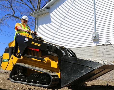 mini skid steer vs mini